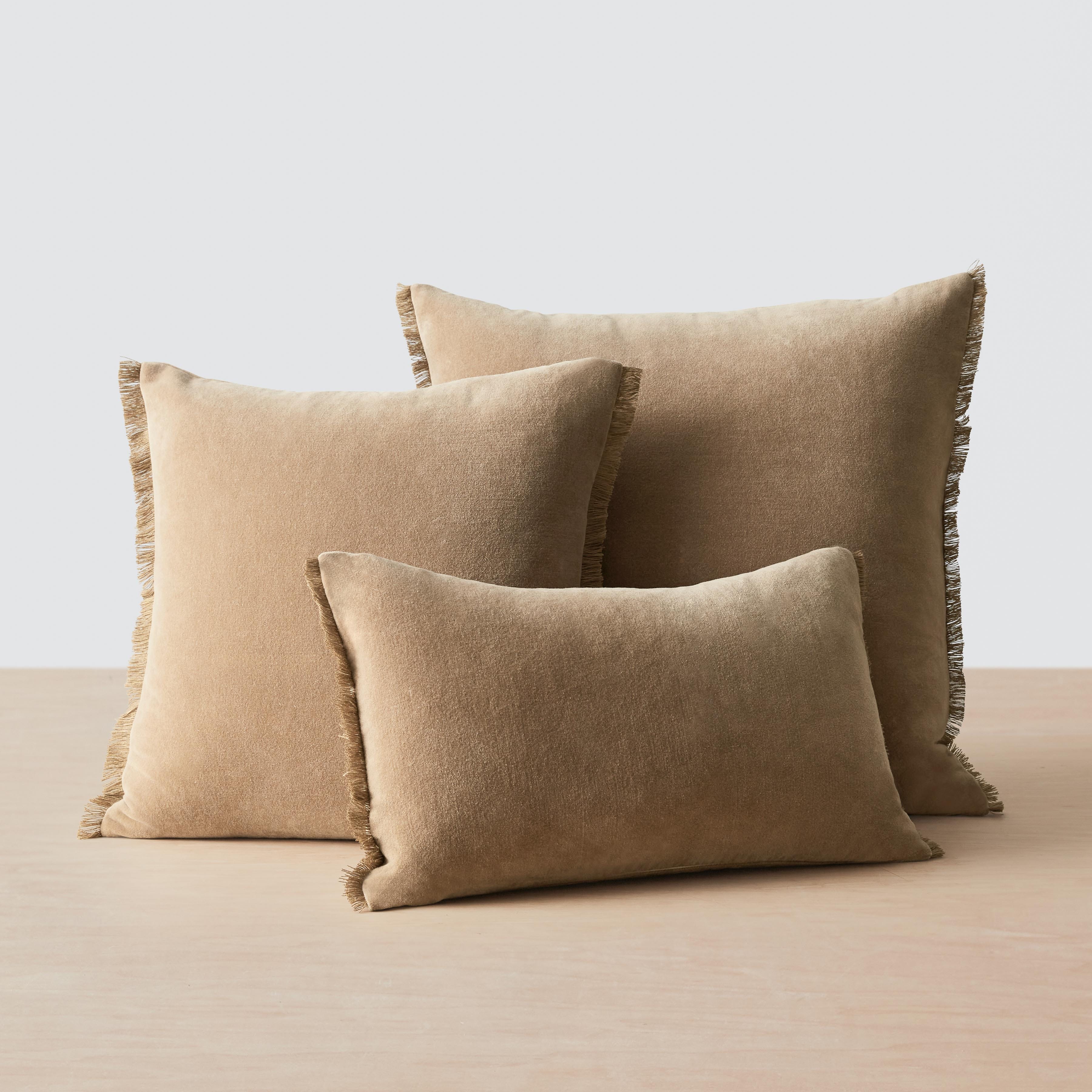 Naveta Velvet Small Lumbar Pillow