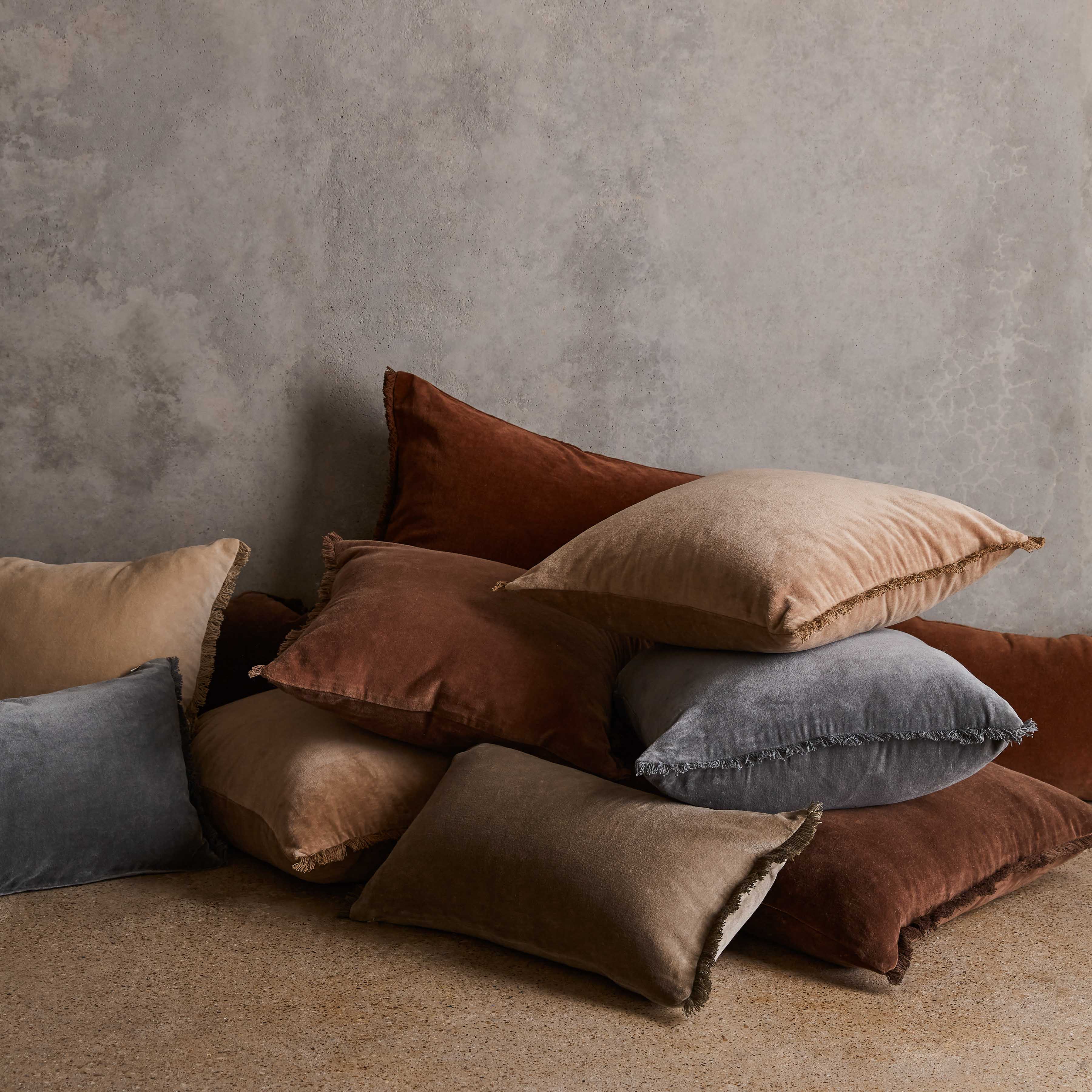 Naveta Velvet Small Lumbar Pillow